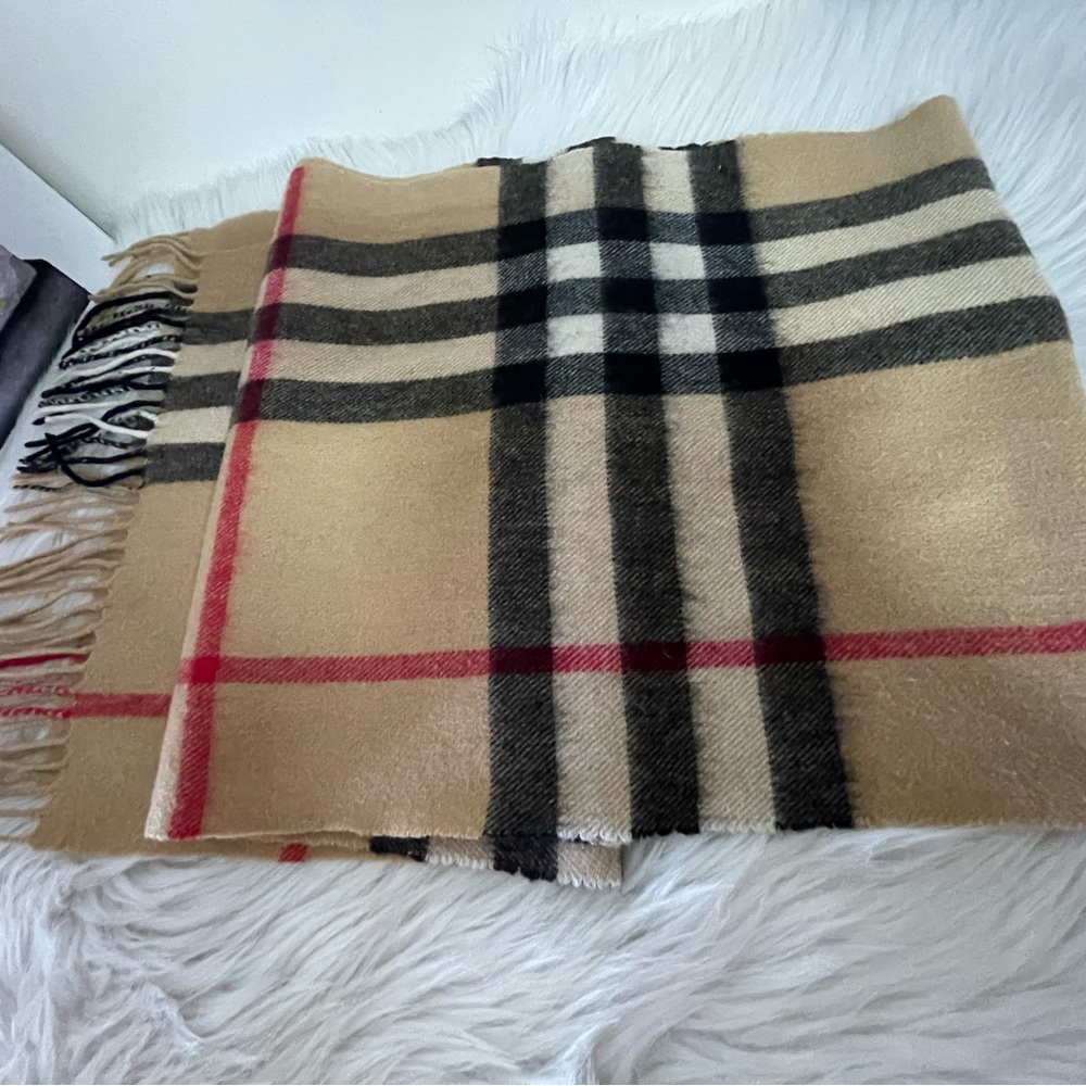 Burberry Cashmere Shawl/Muffler. - Picture 9 of 14